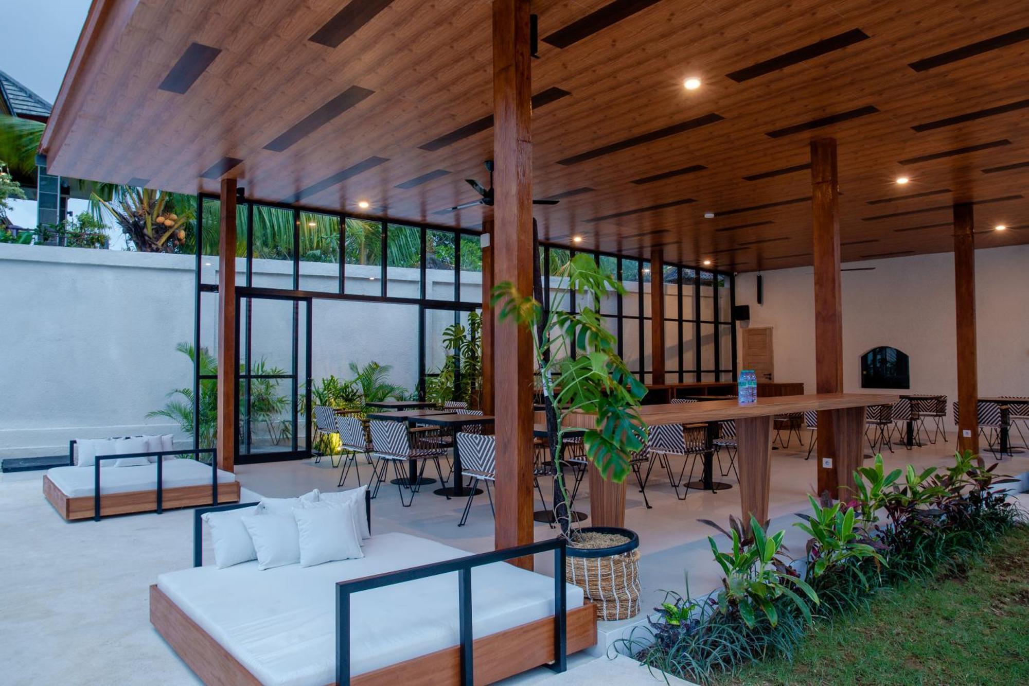 Ratan And Hotel Uluwatu